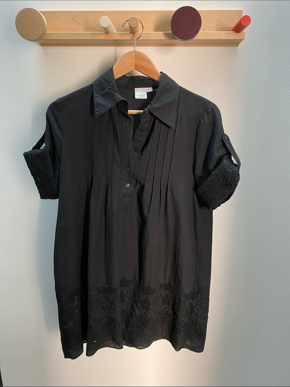 Eyelet-Hem Short Sleeve Mini Dress in Black